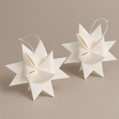 Fröbelsterne „Winterfalten“ groß Papier Weiß 16cm 2er-Set – andere Perspektive