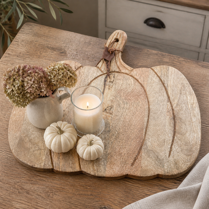 Mangoholz-Brett "Pumpkin" als herbstlich dekoriertes Tablett im Landhausstil