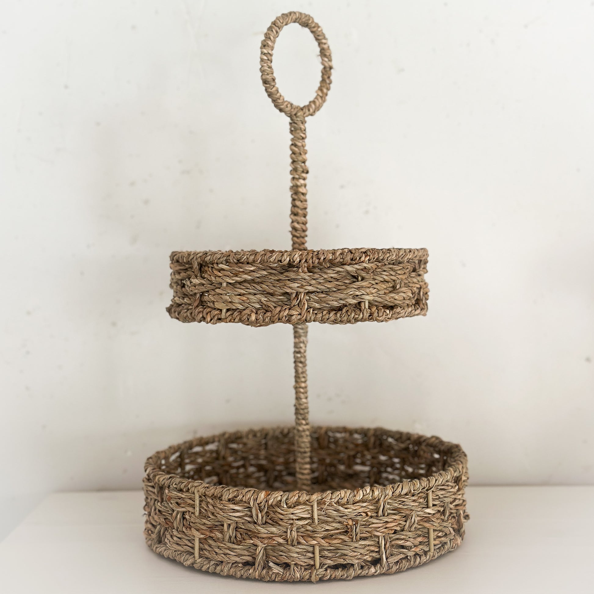 Rundes Tablett "Liva" aus Seegras Natur, 25cm, von Wohnen auf dem Land, ideal für Dekoration oder Servieren.
