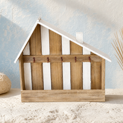 Schlüsselhaus Strandhaus offenes Holz Schlüsselbrett vor maritimem Kontrast Hintergrund