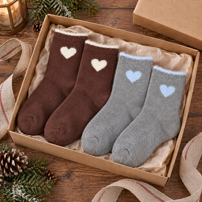 Zwei Paar Herzzeit Socken Braun/Blau als Geschenkidee in einer dekorierten Schachtel