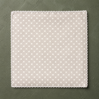 Stoffserviette mit Spitze "Dotty" Beige Punkte 40cm – 01 freisteller