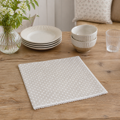 Stoffserviette mit Spitze "Dotty" Beige Punkte 40cm – 04 ambiente weit