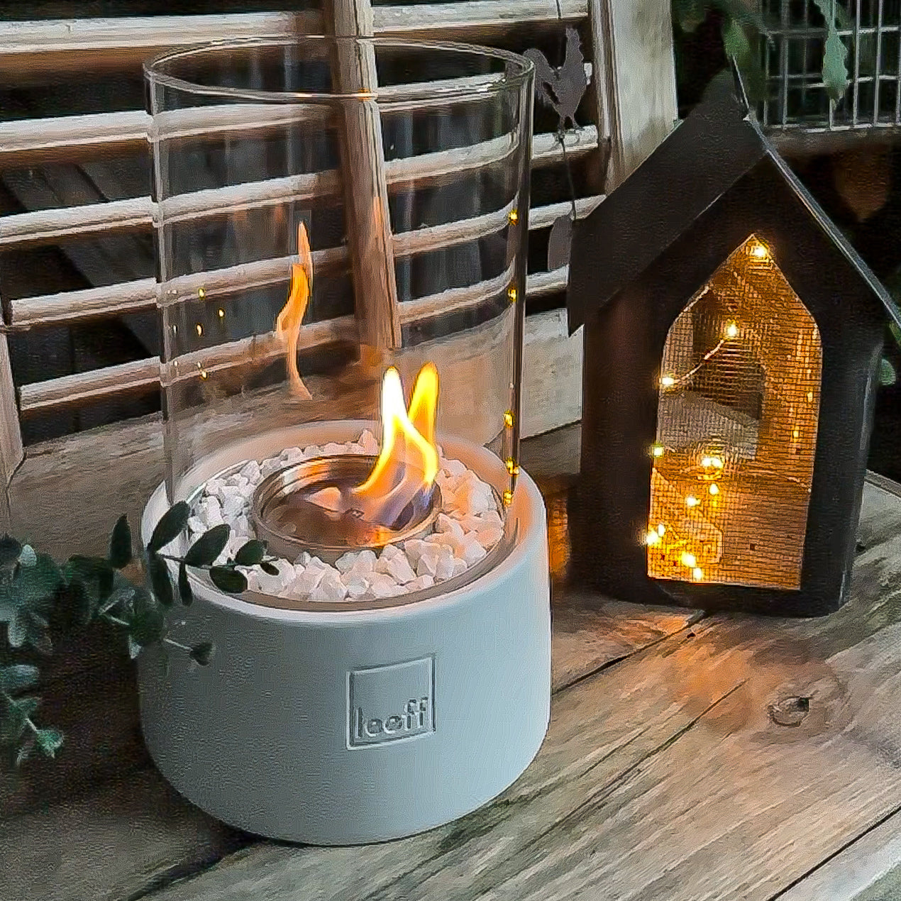 Tischfeuer Kamin Stone Fire weiß mit Flamme