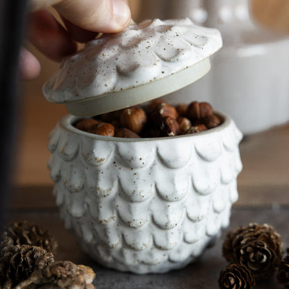 Schale Dose Zapfen mit Deckel "Bergsjö" Keramik Weiß 10cm - Wohnen auf dem Land