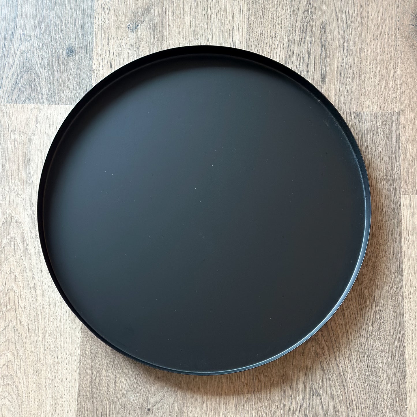 Schwarzes Metalltablett Noir rund 30 cm