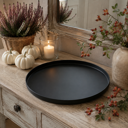 Schwarzes Metalltablett Noir 40 cm mit herbstlicher Dekoration