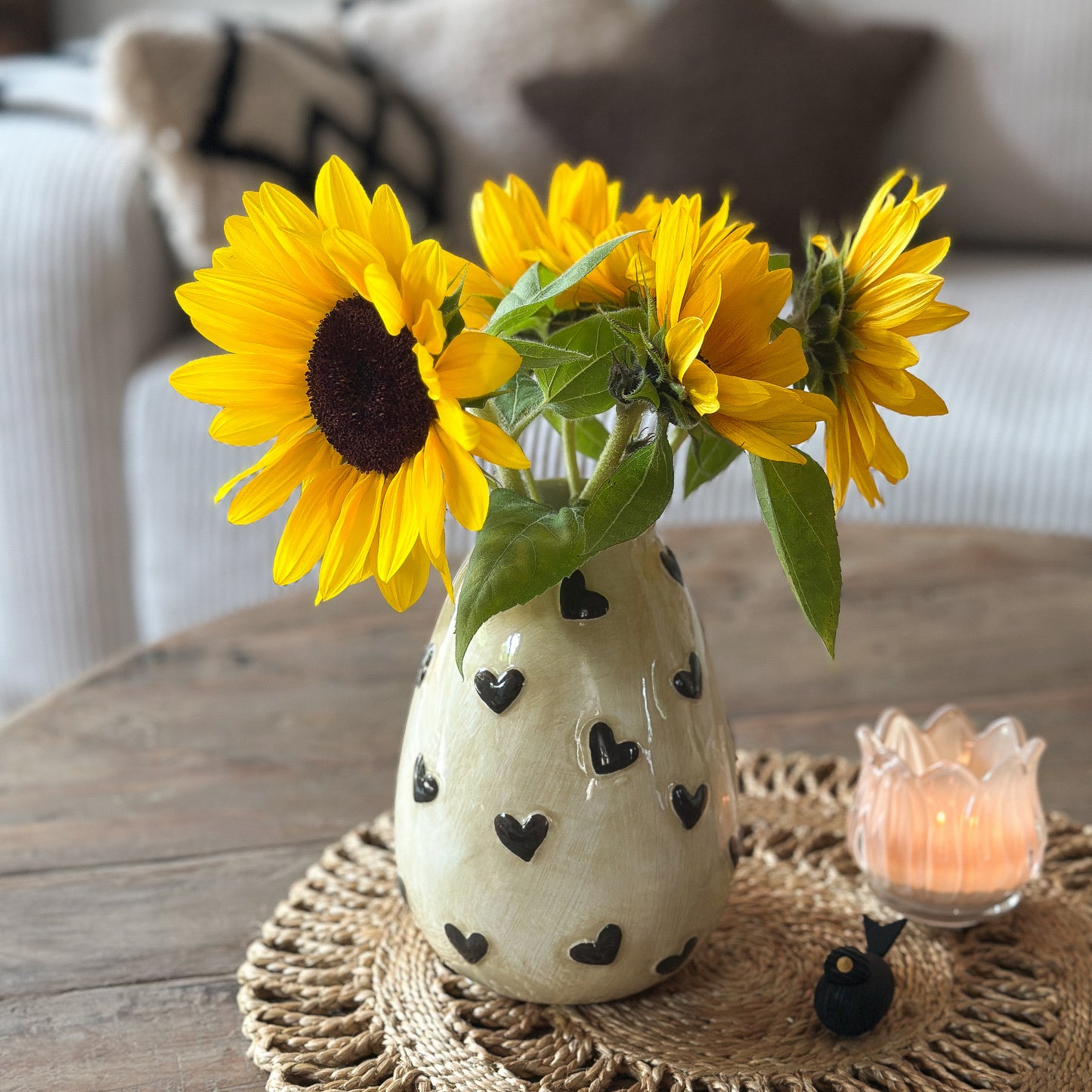 Vase Herzen „Florentine“ aus Dolomit-Keramik in Beige und Braun, 18 cm