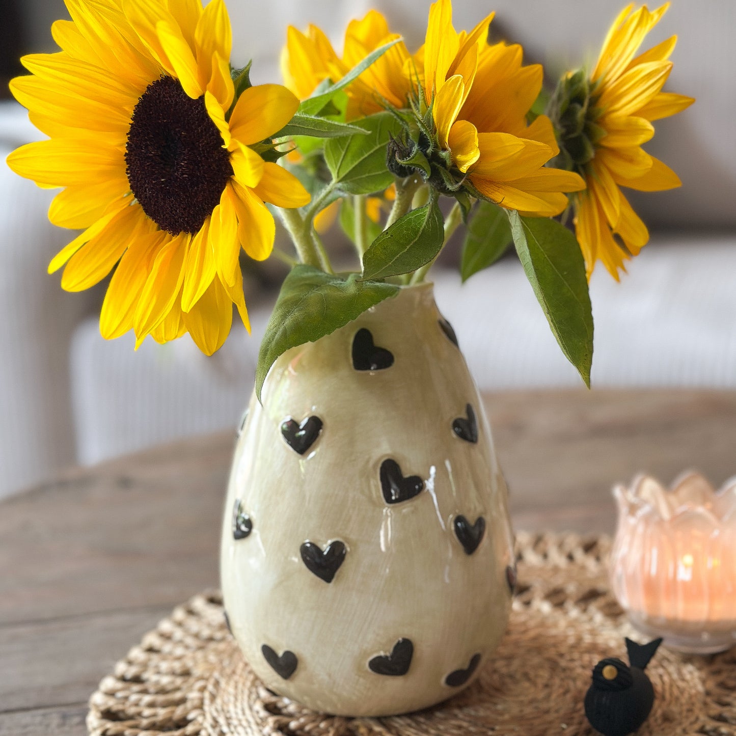Beige-braune Keramikvase „Florentine“ mit Sonnenblumen
