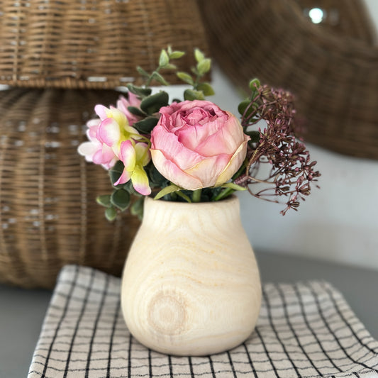 Holz Blumenvase "Ronja" naturfarben, 10cm hoch, aus Holz, mit eleganter, natürlicher Optik, ideal für Blumen- und Dekorationsarrangements.