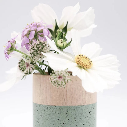 Kleine Holz-Blumenvase hellgrün - Wohnen auf dem Land