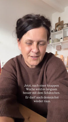 Er darf auch demnächst wieder raus. Jetzt, nach einer knappen Woche wird es langsam besser mit dem Schätzchen.