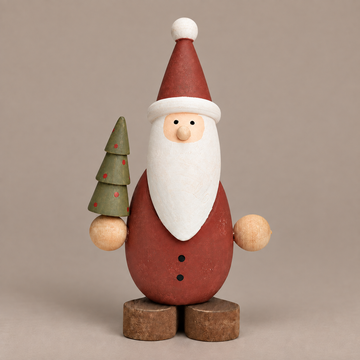 Deko Nikolaus „Nisse“ mit Tannenbaum Holz Rot 12cm – Freisteller · warmer Taupeton