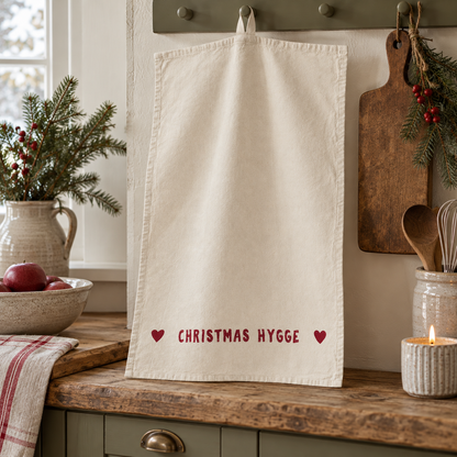 Geschirrtuch „Christmas Hygge“ Baumwolle Natur Rot 50x70cm – Ambienteansicht nah