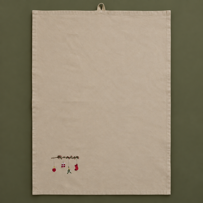 Geschirrtuch „Tradition“ bestickt Baumwolle Natur 50x70cm – Produktansicht