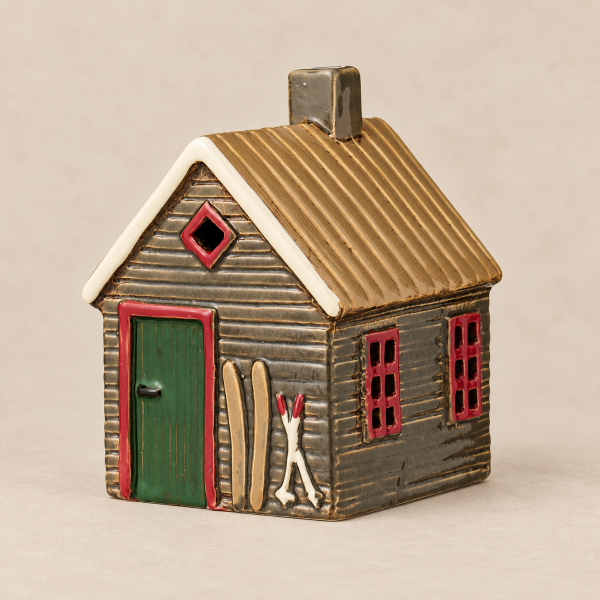 Teelichthaus „Skihütte“ Steingut 12cm – Produktansicht