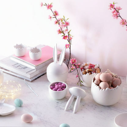 Weiße Keramik Schale Dose "Elaria" mit Hasenmotiv von Wikholm Form, mattes Finish, dekorativ und praktisch.