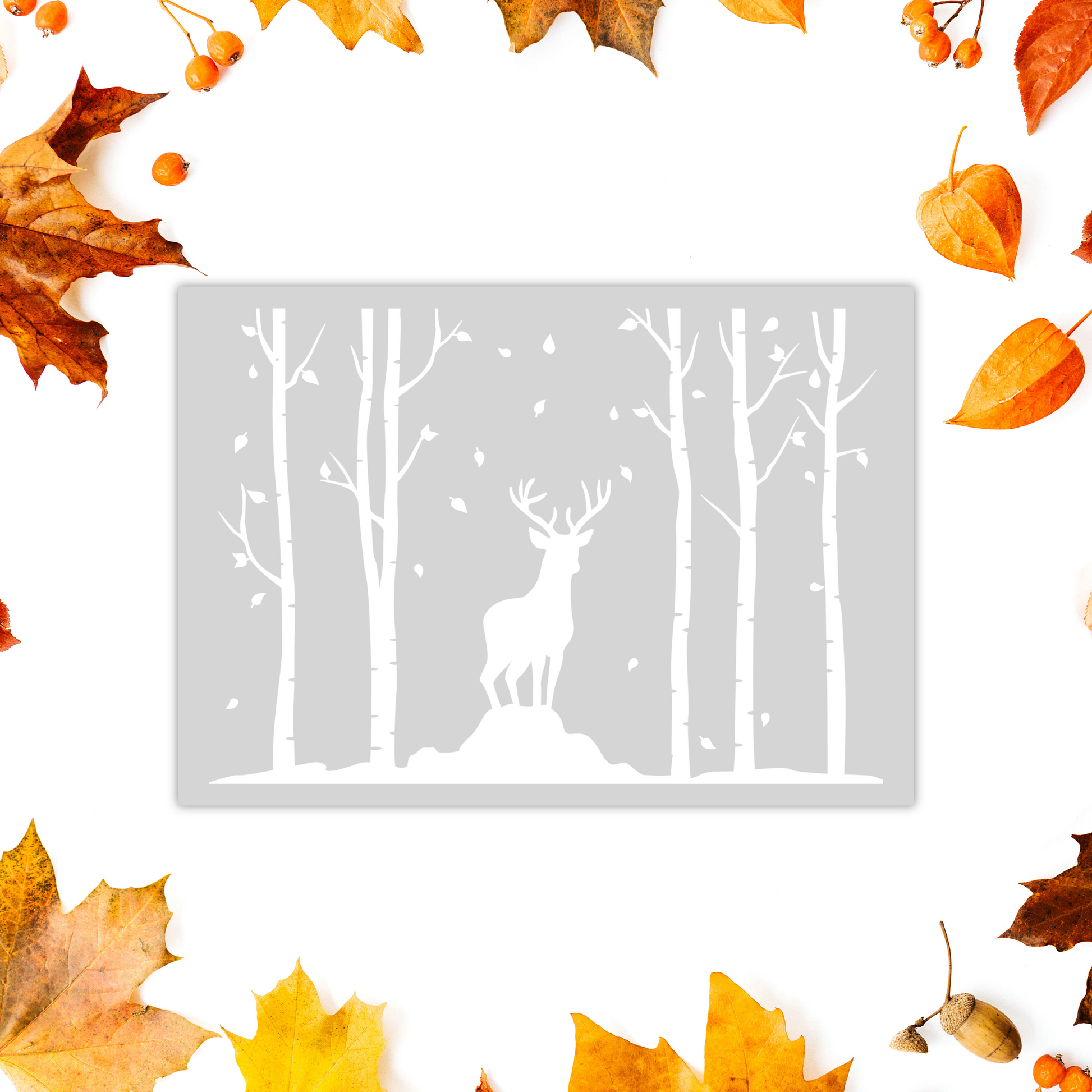 Schwarzer Aufkleber "Hirsch im Wald" von Wohnen auf dem Land, detailreiche Wald- und Hirsch-Motiv auf glatter Oberfläche