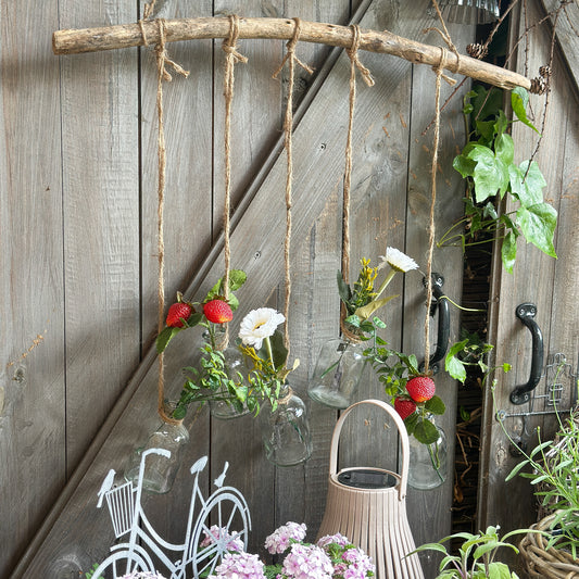 Hängedeko am Holzstock "Naturelle" 5 Glasflaschen Holz Natur 58cm - Wohnen auf dem Land