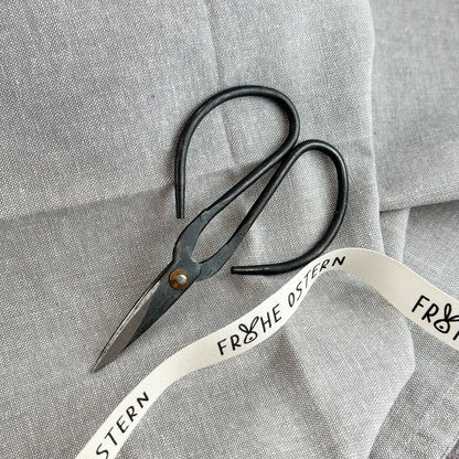 Dekoband "Frohe Ostern" von Wohnen auf dem Land, buntes Band mit Osterdesign, ideal für Dekorationen und Frühling.