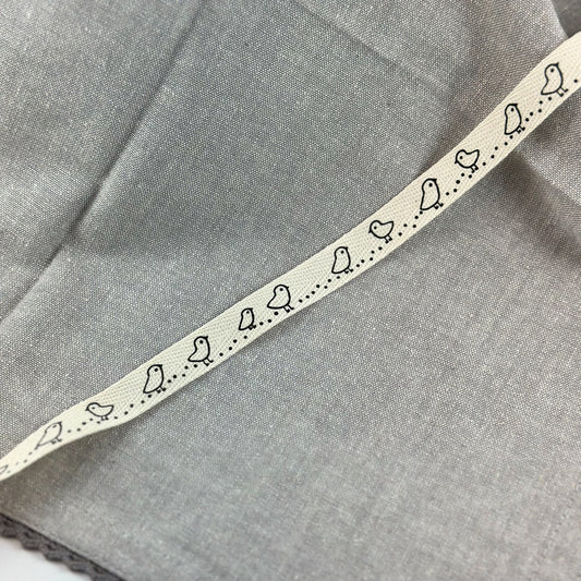 Dekoband "Küken" von Wohnen auf dem Land, buntes Band mit Küken-Motiv, ideal für Dekorationen und Bastelprojekte.