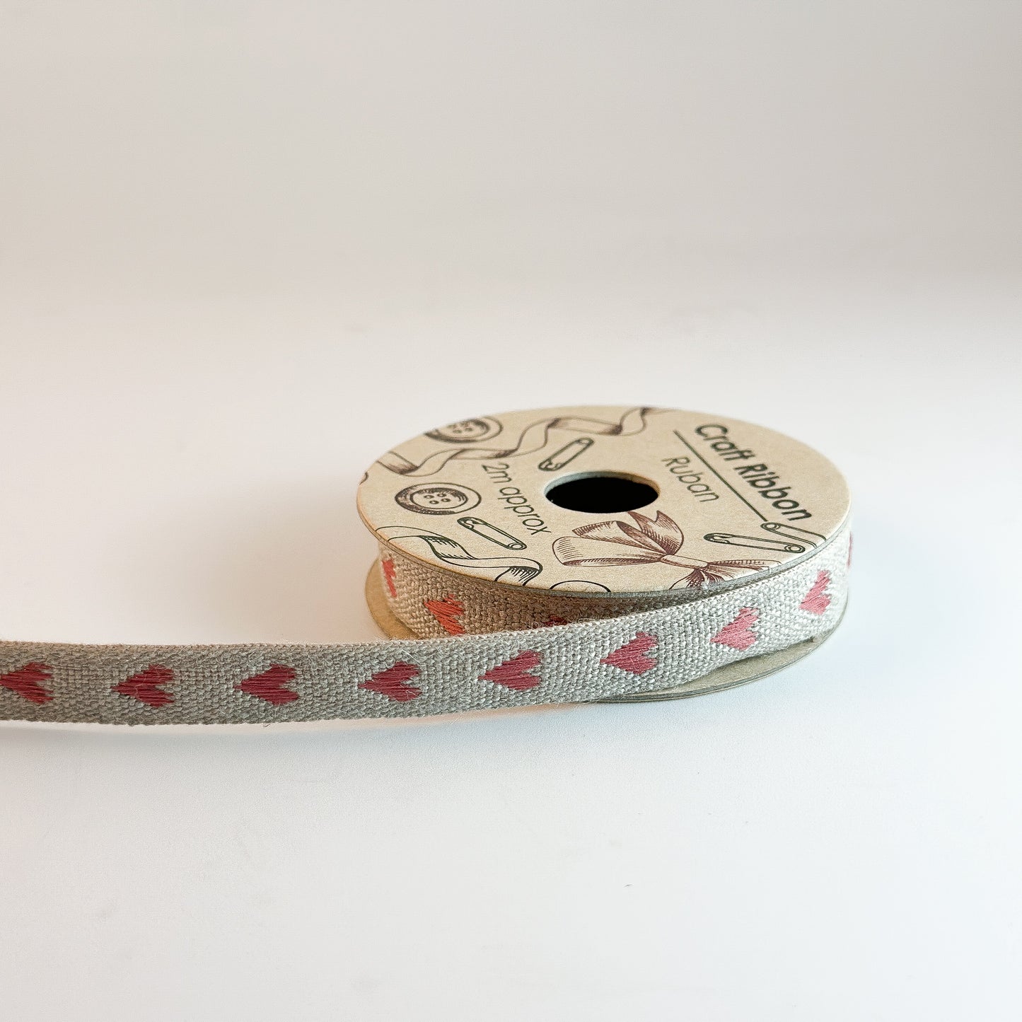 Vintage Hearts linen ribbon on a roll, 15mm wide, featuring three design variants in red by Wohnen auf dem Land.