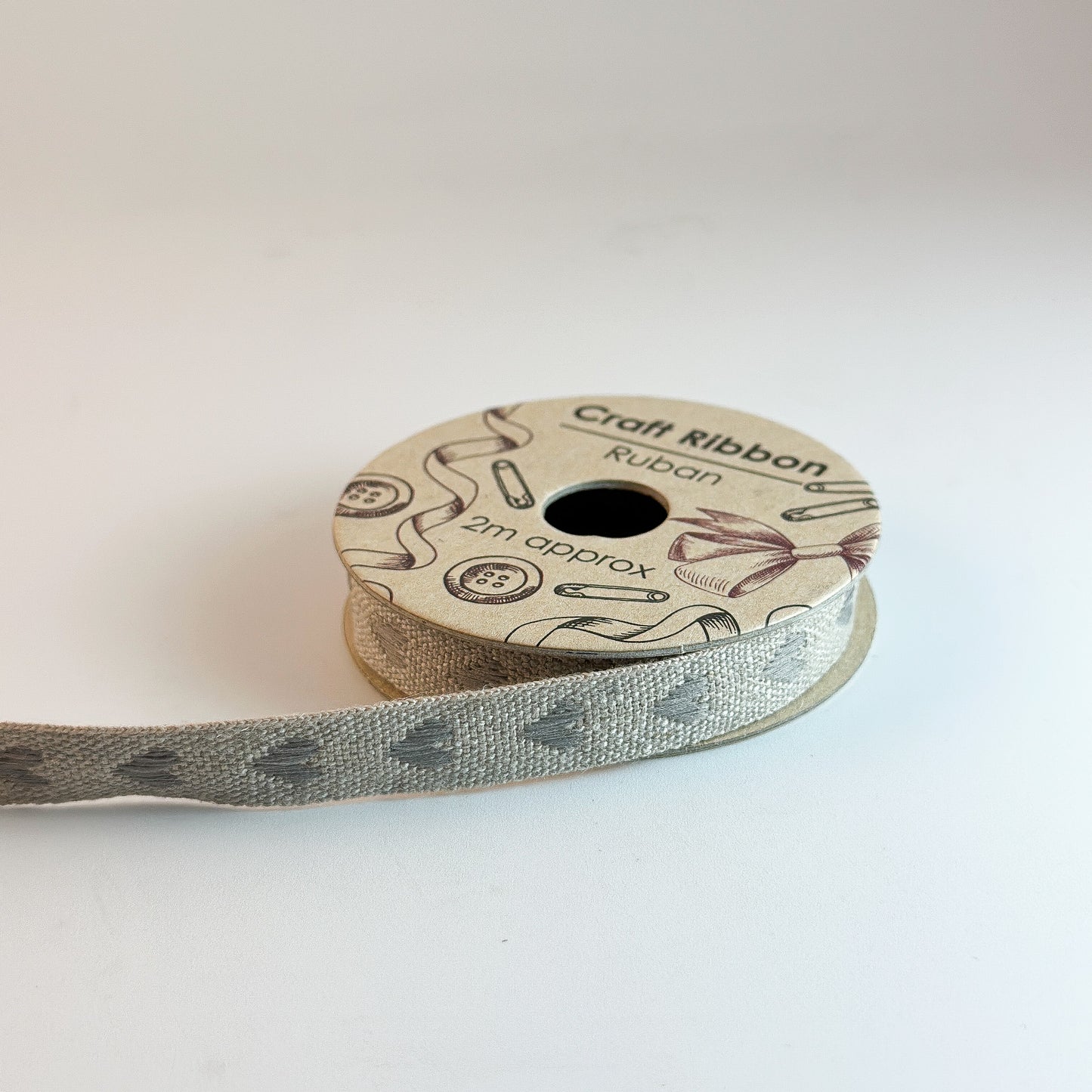 Wohnen auf dem Land vintage hearts dekoband auf rolle in rot, 15mm, aus leinen, ideal für Bastelprojekte und Dekoration.