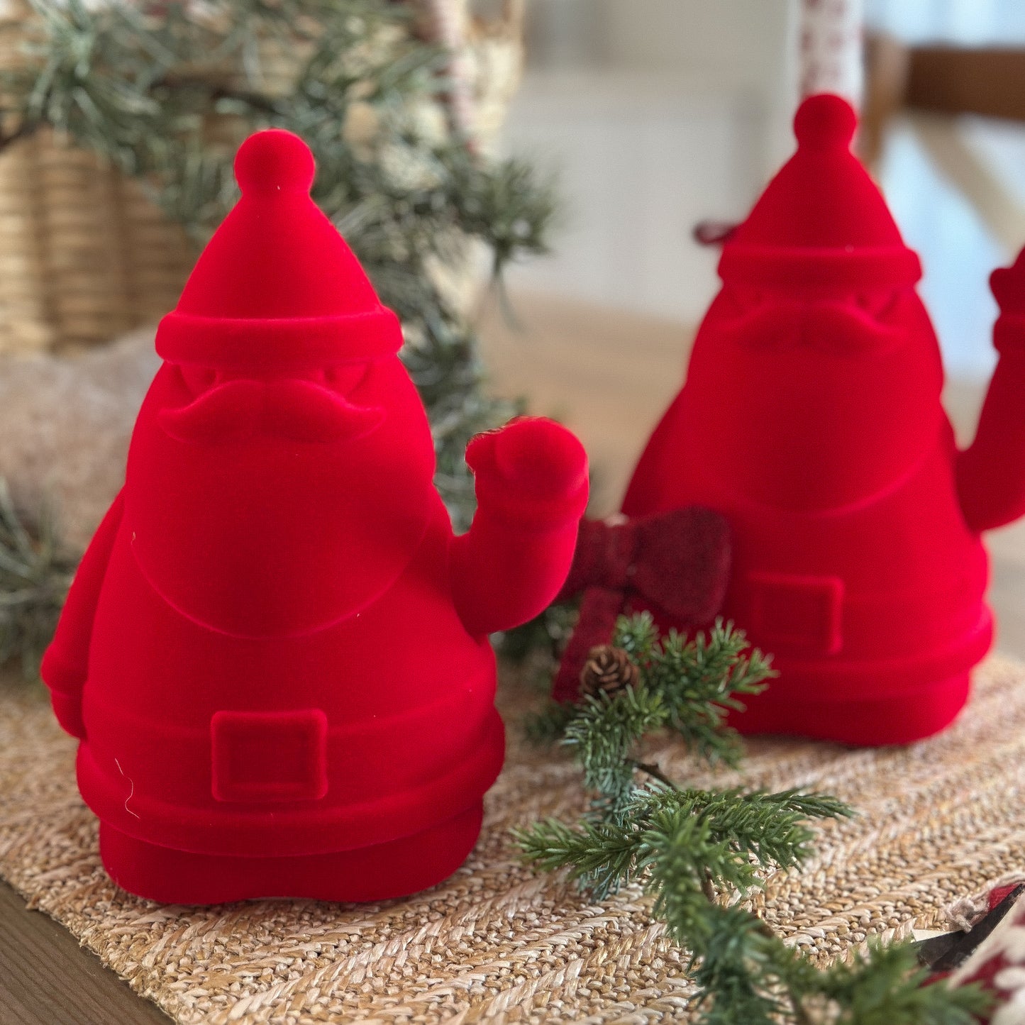 Deko Weihnachtsmann Nikolaus "Winke Niko" Beflockt Rot - Wohnen auf dem Land