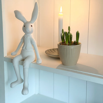 Kantenhocker Hase „Jakob“ beflockt weiß 38cm - Wohnen auf dem Land
