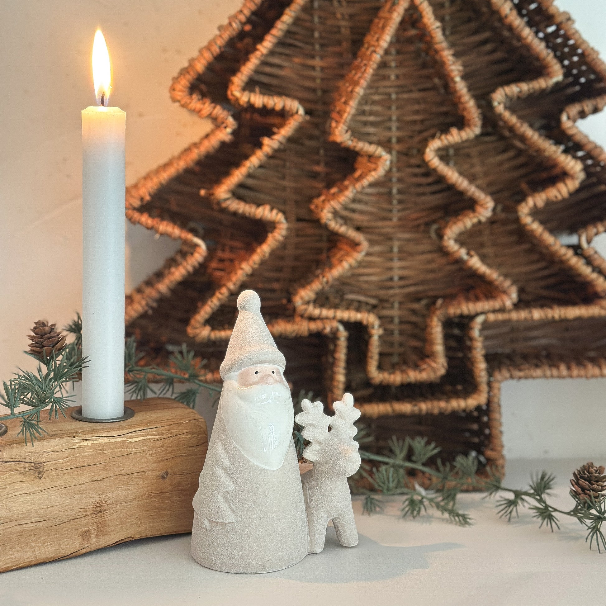 Deko Figur Weihnachtsmann "Santa & Rentier" Raustein glasiert beige 14cm 2 Varianten - Wohnen auf dem Land