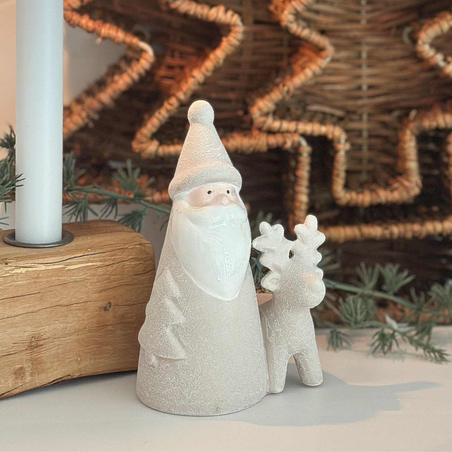 Deko Figur Weihnachtsmann "Santa & Rentier" Raustein glasiert beige 14cm 2 Varianten - Wohnen auf dem Land