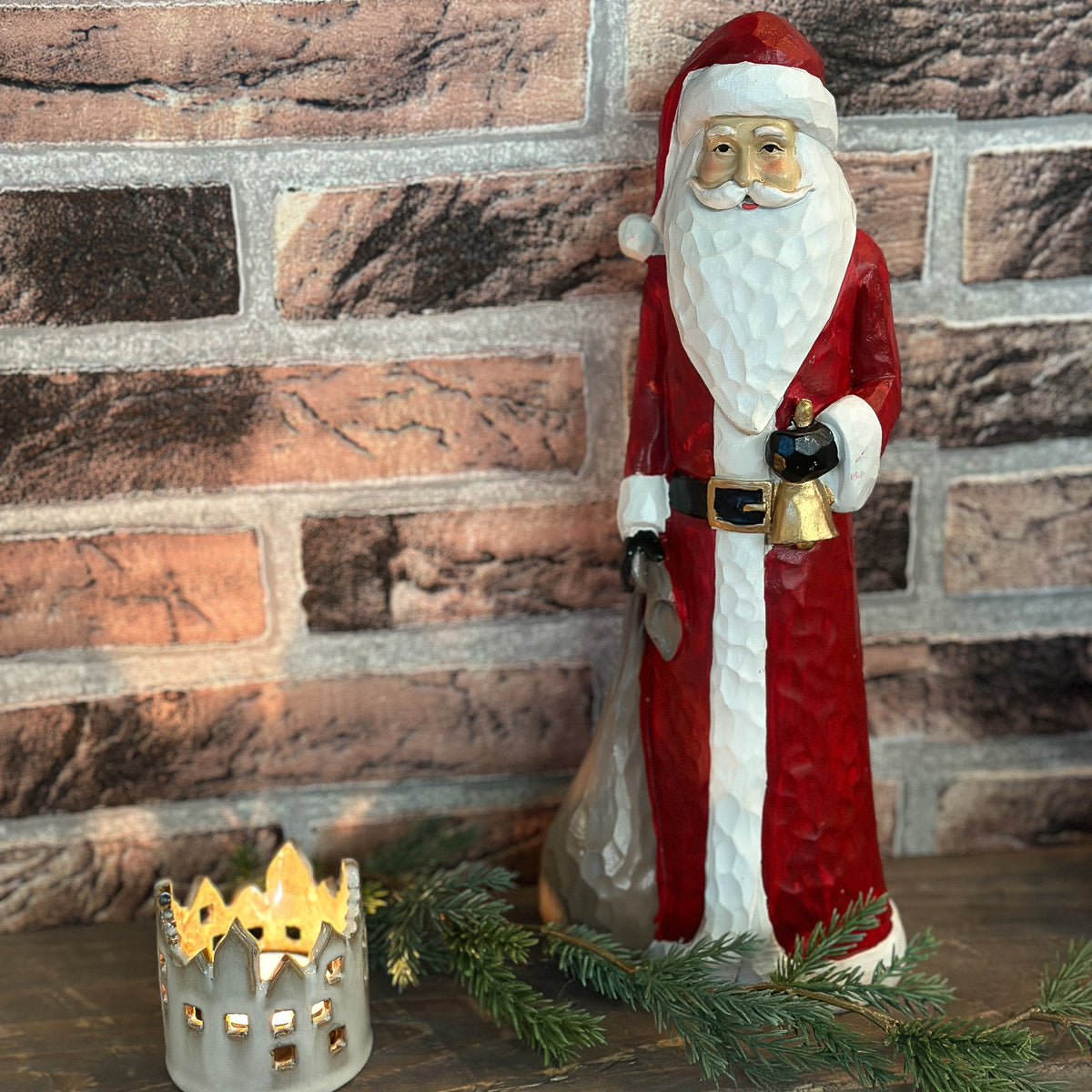Große Weihnachtsmann Dekofigur "Nikolaus" aus Polyresin von Wohnen auf dem Land, in zwei Varianten, festliche Weihnachtsdekoration
