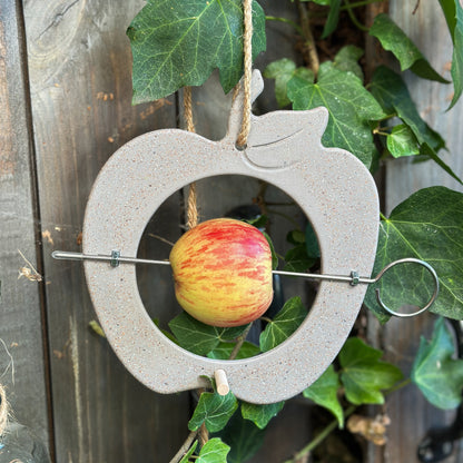 Futterhalter Aufhänger Apfel "Vogelschmaus" Kunststoff 5 Farben - Wohnen auf dem Land