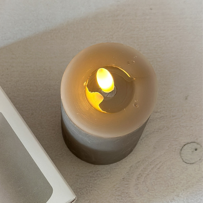 LED Kerze "Calme" Grau Taupe 5,5 x 8,5cm - Wohnen auf dem Land