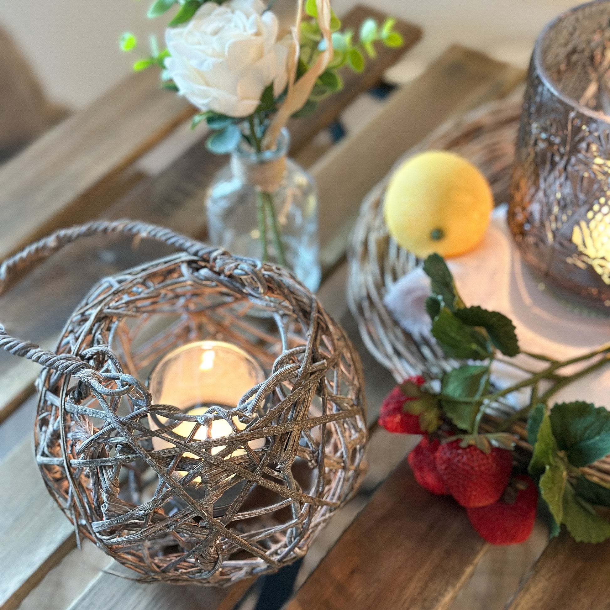 Windlicht mit Henkel "Sienna" Rankengeflecht mit Glas 2 Varianten - Wohnen auf dem Land