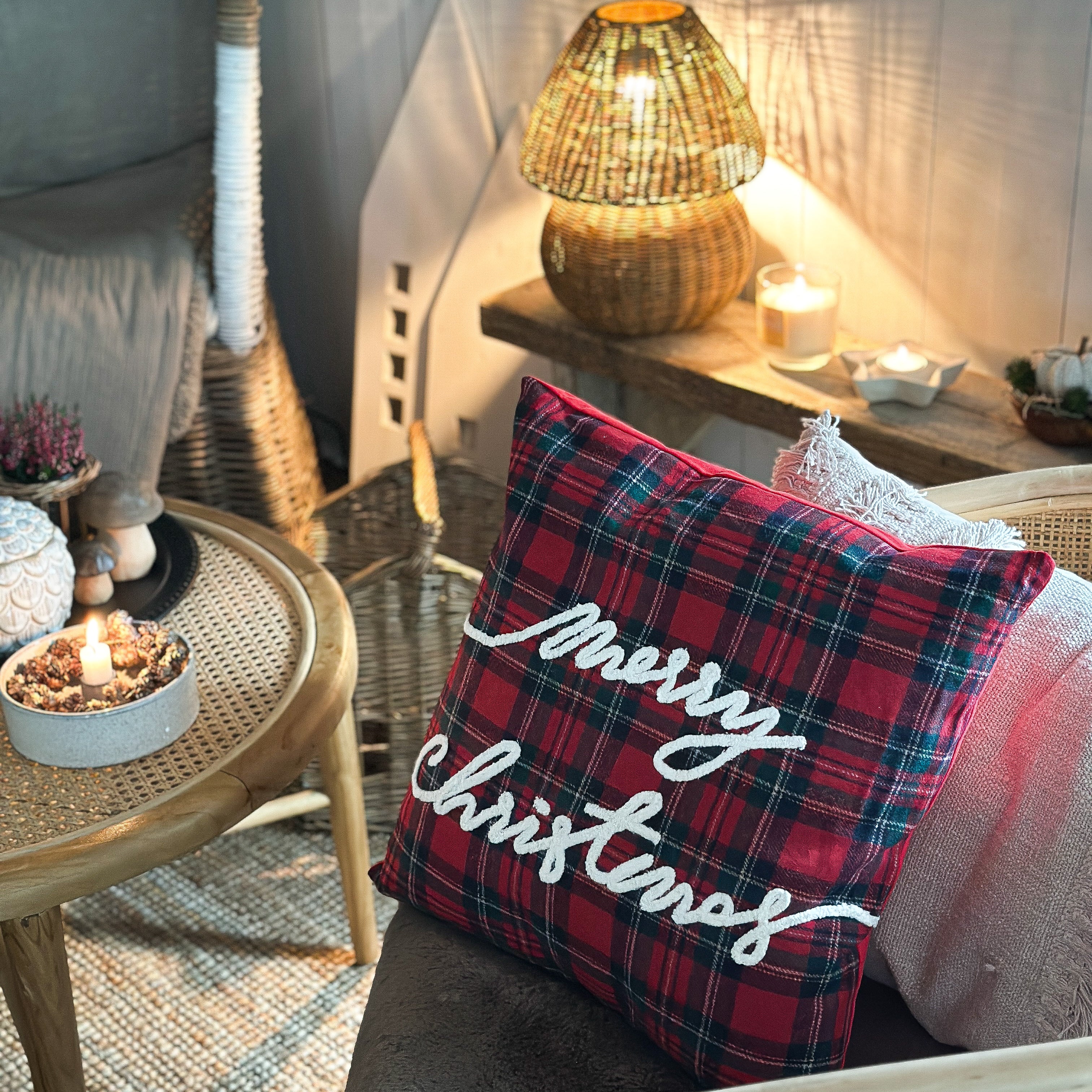 Weihnachtskissen 'Merry Christmas' – Aus Rotem Samt-Polyester, Gefüllt, Mit Weihnachtsbaum-Aufdruck