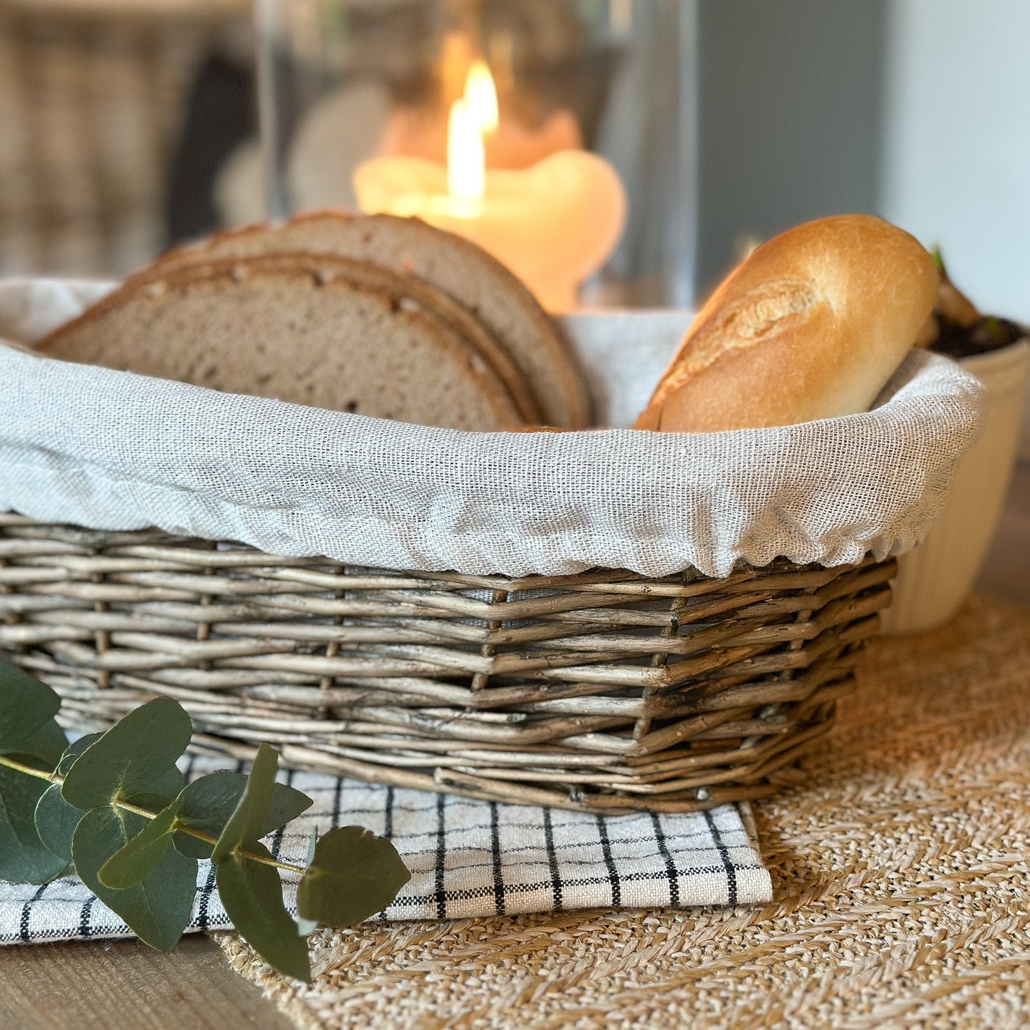 Brotkorb mit Beutel „Morgenkorb“ aus Weide und Canvas, stilvoller Korb für Frühstücks- oder Brotzubehör, von Wohnen auf dem Land
