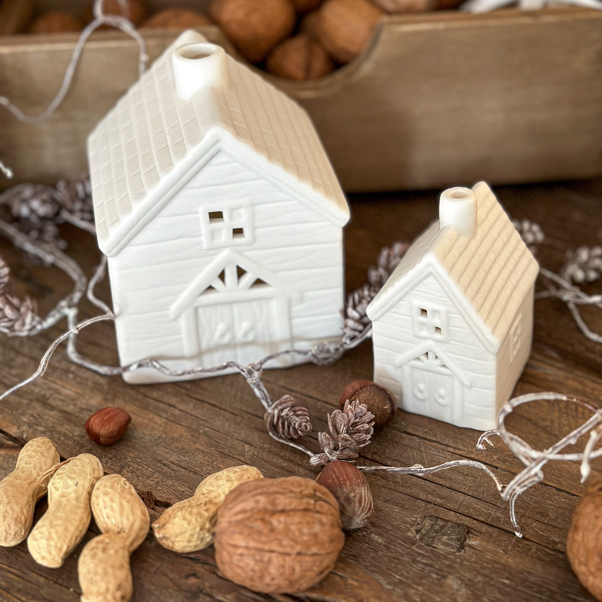 LED Lichthaus "Logs" Porzellan Tür Eckig Weiß 2 Größen - Wohnen auf dem Land