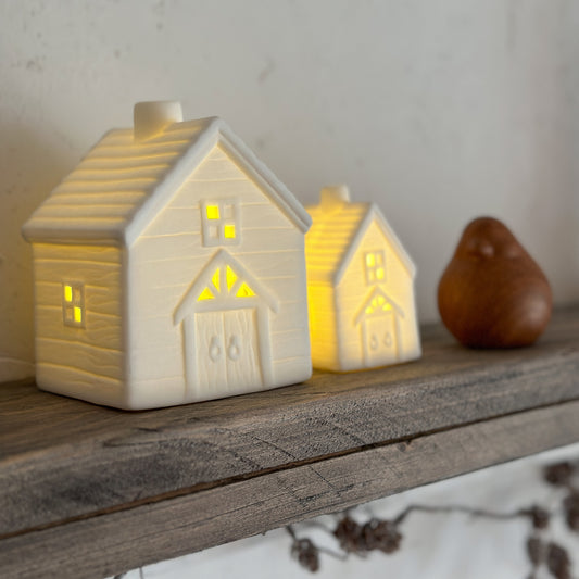 LED Lichthaus "Logs" Porzellan Tür Eckig Weiß 2 Größen - Wohnen auf dem Land