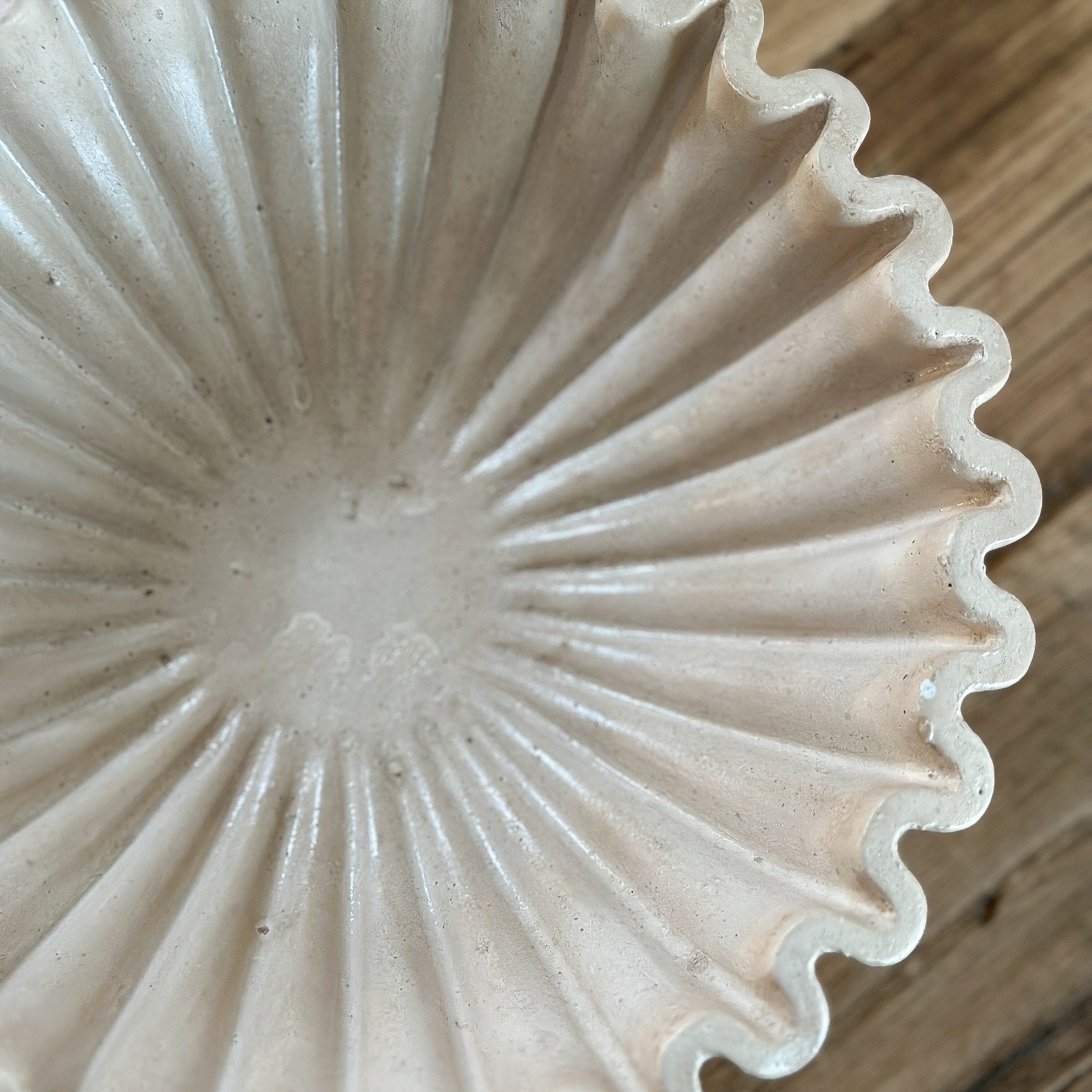 Deko Schale "Calista" Wellenform Keramik Creme 20cm - Wohnen auf dem Land