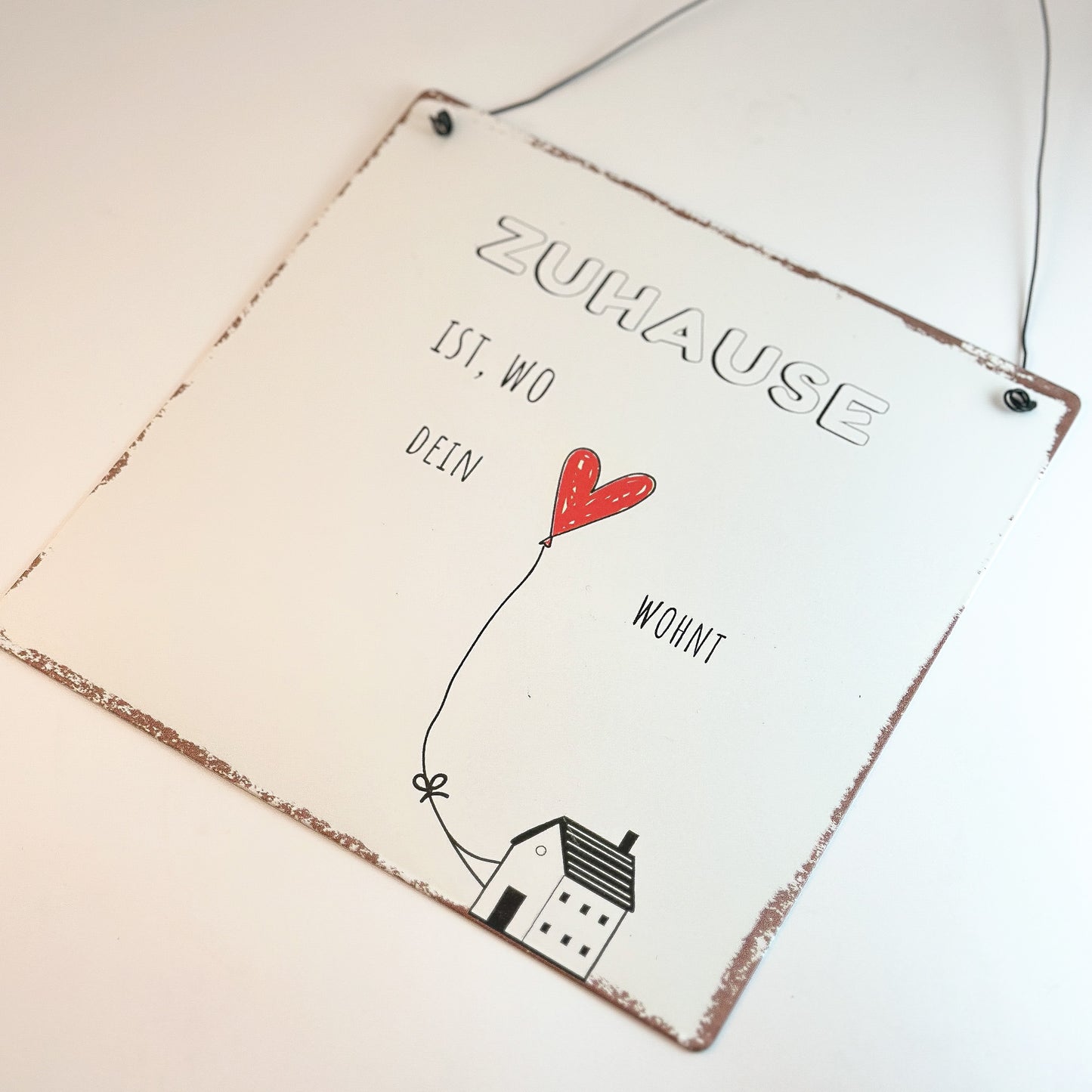 Metall-Spruchschild "Zuhause" von Wohnen auf dem Land, Vintage-Design in Weiß, als dekorativer Aufhänger für die Wand
