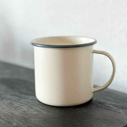 Tasse Becher "Avoir" Henkel Metall Creme - Wohnen auf dem Land
