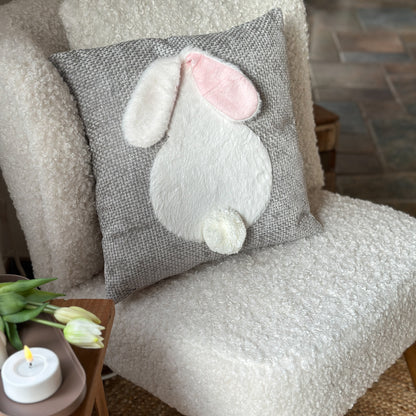 Weißes Deko Kissen "Lotti" mit Hasenmotiv, 38cm, von Wohnen auf dem Land, weiche Textilien für gemütliche Dekorationen