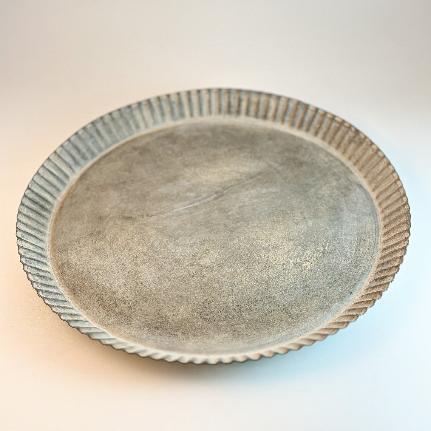 Mini Dekoteller "Wave" aus gewelltem Zinkmetall, 25 cm, für Tischdekoration, von Wohnen auf dem Land.