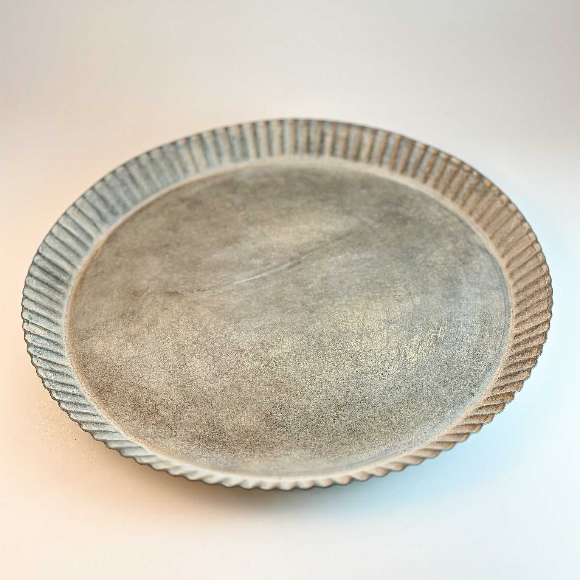 Mini Dekoteller "Wave" aus gewelltem Zinkmetall, 25 cm, für Tischdekoration, von Wohnen auf dem Land.